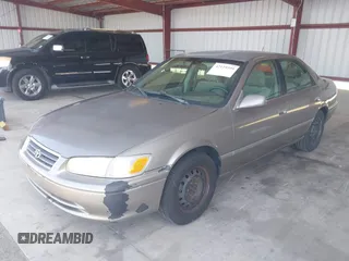 2001 Toyota Camry CE with VIN 4T1BG22K91U117841, listed as a IAAI auction lot 42119599 with 175,725 mi miles. Bid and sale history available at carsss.com. Image 2.