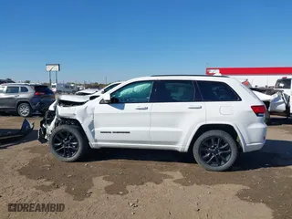 2018 Jeep Grand Cherokee Laredo E with VIN 1C4RJFAGXJC435658, listed as a IAAI auction lot 40659459 with 97,827 mi miles. Bid and sale history available at carsss.com. Image 14.