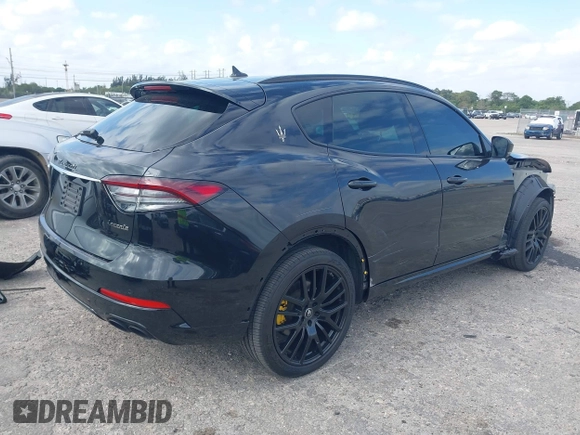 2022 Maserati Levante GT with VIN ZN661XUA3NX402773, listed as a IAAI auction lot 41911976 with 30,719 mi miles. Bid and sale history available at carsss.com. Image 4.