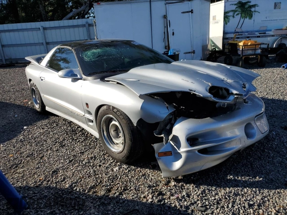 2002 Pontiac Firebird Formula z VIN 2G2FV22G822152907, wystawiony jako Copart lot #87459634 z przebiegiem 64 858 mil mil oraz Szkody całkowita. Historia ofert i sprzedaży dostępna na DreamBid. Obrazek 4.