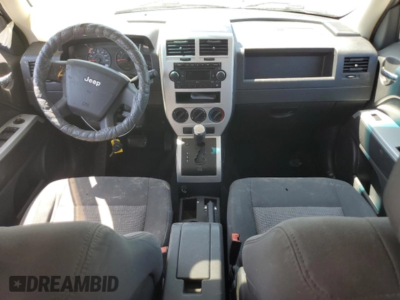 2008 Jeep Patriot Sport z VIN 1J8FF28W08D703852, wystawiony jako Copart lot #52450325 z przebiegiem 218 451 mil mil oraz Szkoda całkowita • Salvage title. Historia ofert i sprzedaży dostępna na DreamBid. Obrazek 8.
