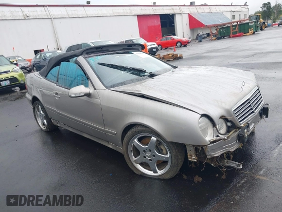 2003 Mercedes-Benz CLK 320/430 z VIN WDBLK70G23T136676, wystawiony jako IAAI lot #40448132 z przebiegiem 71 610 mil mil oraz . Historia ofert i sprzedaży dostępna na DreamBid. Obrazek 1.