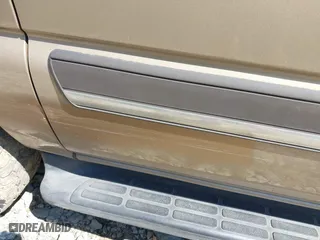 2005 Chevrolet Suburban LT with VIN 1GNEC16Z45J225720, listed as a IAAI auction lot 41896970 with 347,315 mi miles. Bid and sale history available at carsss.com. Image 14.