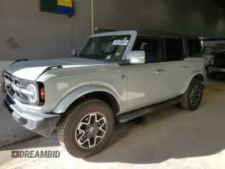 2023 Ford Bronco with VIN 1FMDE5BH7PLB10759, listed as a Copart auction lot 86230664 with 33,604 mi miles and Salvage Title. Bid and sale history available at carsss.com. Image 1.