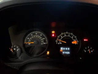 2015 Jeep Patriot High Altitude z VIN 1C4NJPFA0FD157556, wystawiony jako Copart lot #55453425 z przebiegiem 97 409 mil mil oraz Szkoda całkowita • Salvage title. Historia ofert i sprzedaży dostępna na DreamBid. Obrazek 9.