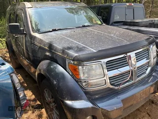 2008 Dodge Nitro SLT z VIN 1D8GU58KX8W241127, wystawiony jako Copart lot #61016365 z przebiegiem Nie podano mil oraz Czysty tytuł • Clean title. Historia ofert i sprzedaży dostępna na DreamBid. Obrazek 1.