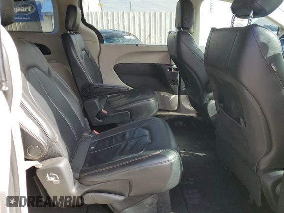 2017 Chrysler Pacifica Touring L z VIN 2C4RC1BG6HR583576, wystawiony jako Copart lot #44602375 z przebiegiem 204 839 mil mil oraz Szkoda całkowita • Salvage title. Historia ofert i sprzedaży dostępna na DreamBid. Obrazek 11.