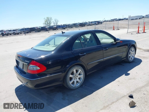 2008 Mercedes-Benz E-Class Luxury 3.5L with VIN WDBUF87X48B200170, listed as a IAAI auction lot 42142041 with 194,391 mi miles. Bid and sale history available at carsss.com. Image 4.