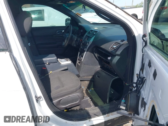 2015 Ford Utility Police Interceptor with VIN 1FM5K8AR0FGC16647, listed as a IAAI auction lot 42039669 with 155,768 mi miles. Bid and sale history available at carsss.com. Image 5.