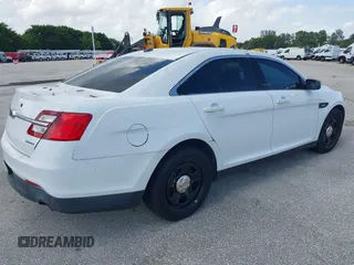 2017 Ford Police Interceptor Sedan with VIN 1FAHP2L82HG133685, listed as a IAAI auction lot 41883464 with 68,594 mi miles. Bid and sale history available at carsss.com. Image 4.