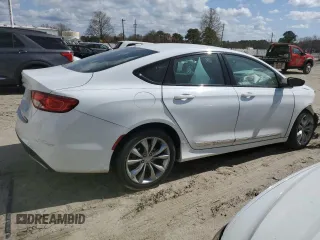 2015 Chrysler 200 S z VIN 1C3CCCBG3FN736267, wystawiony jako Copart lot #50762565 z przebiegiem 61 511 mil mil oraz Szkoda całkowita • Salvage title. Historia ofert i sprzedaży dostępna na DreamBid. Obrazek 3.