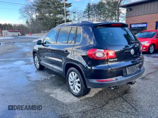 2011 Volkswagen Tiguan SE with VIN WVGBV7AX4BW535519, listed as a Copart auction lot 50371585 with 150,695 mi miles and Clean Title. Bid and sale history available at DreamBid. Image 3.