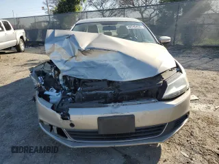 2014 Volkswagen Jetta SE with VIN 3VWD17AJ2EM240795, listed as a Copart auction lot 49749455 with 73,389 mi miles and Salvage title. Bid and sale history available at DreamBid. Image 5.