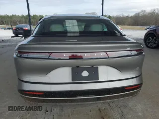 2022 Lucid Air Grand Touring z VIN 50EA1GBA1NA003034, wystawiony jako Copart lot #48893755 z przebiegiem Nie podano mil oraz Szkody całkowita. Historia ofert i sprzedaży dostępna na DreamBid. Obrazek 6.