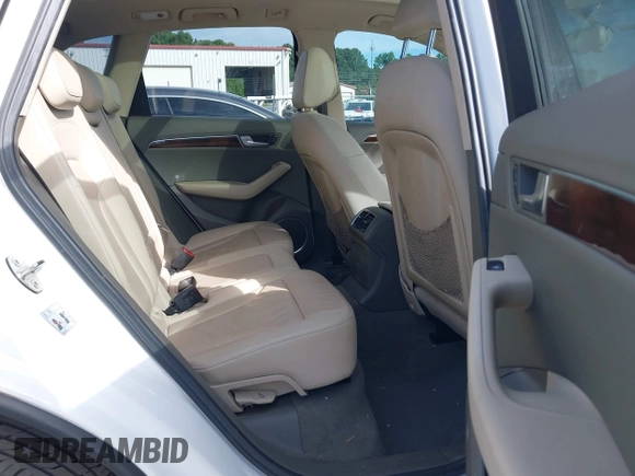 2010 Audi Q5 Premium Plus z VIN WA1LKAFP1AA045035, wystawiony jako IAAI lot #42240670 z przebiegiem 181 942 mil mil oraz . Historia ofert i sprzedaży dostępna na DreamBid. Obrazek 8.