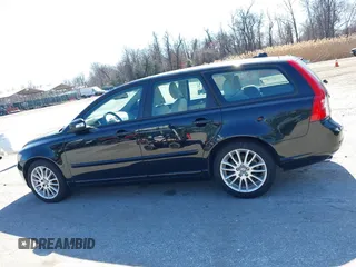 2011 Volvo V50 with VIN YV1672MW0B2612250, listed as a IAAI auction lot 41781498 with 106 mi miles. Bid and sale history available at carsss.com. Image 14.