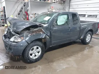 2013 Nissan Frontier SV z VIN 1N6AD0CW5DN748757, wystawiony jako IAAI lot #41629095 z przebiegiem 138 322 mil mil oraz . Historia ofert i sprzedaży dostępna na DreamBid. Obrazek 17.