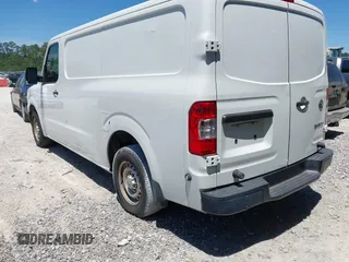 2013 Nissan NV Cargo S z VIN 1N6BF0KM8DN106709, wystawiony jako IAAI lot #42336117 z przebiegiem Nie podano mil oraz . Historia ofert i sprzedaży dostępna na DreamBid. Obrazek 3.