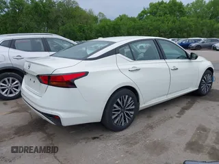 2025 Nissan Altima SV with VIN 1N4BL4DV0SN375282, listed as a IAAI auction lot 42149701 with 5,020 mi miles and . Bid and sale history available at DreamBid. Image 4.