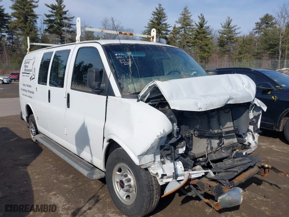 2019 GMC Savana Cargo Van with VIN 1GTW7AFG5K1210624, listed as a IAAI auction lot 41786354 with 105,345 mi miles. Bid and sale history available at carsss.com. Image 6.