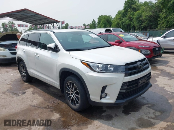2017 Toyota Highlander XLE z VIN 5TDJZRFH0HS417638, wystawiony jako IAAI lot #42396180 z przebiegiem 101 377 mil mil oraz . Historia ofert i sprzedaży dostępna na DreamBid. Obrazek 1.