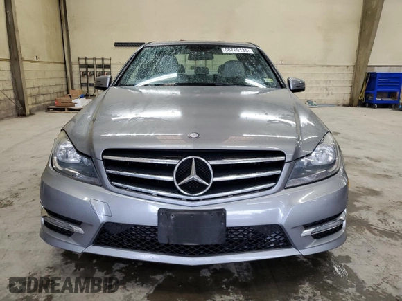 2014 Mercedes-Benz C 250 Sport z VIN WDDGF4HB5EA967155, wystawiony jako Copart lot #58769135 z przebiegiem 103 055 mil mil oraz Czysty tytuł • Clean title. Historia ofert i sprzedaży dostępna na DreamBid. Obrazek 5.