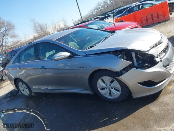 2013 Hyundai Sonata Hybrid Limited with VIN KMHEC4A47DA073769, listed as a IAAI auction lot 41758140 with 154,615 mi miles. Bid and sale history available at carsss.com. Image 14.