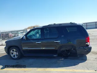 2008 Chevrolet Tahoe 1LT z VIN 1GNFK130X8J138051, wystawiony jako IAAI lot #41983344 z przebiegiem 235 811 mil mil oraz . Historia ofert i sprzedaży dostępna na DreamBid. Obrazek 15.