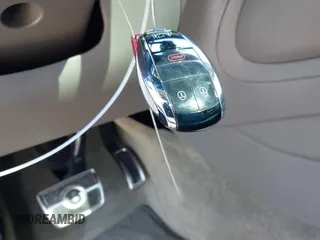 2022 Bentley Bentayga V8 z VIN SJAAM2ZV9NC011752, wystawiony jako IAAI lot #41265000 z przebiegiem Nie podano mil oraz . Historia ofert i sprzedaży dostępna na DreamBid. Obrazek 11.