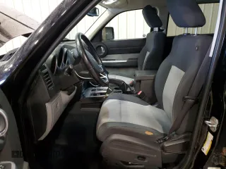 2007 Dodge Nitro SLT z VIN 1D8GU58K17W657064, wystawiony jako Copart lot #53133925 z przebiegiem 126 106 mil mil oraz Szkoda całkowita • Salvage title. Historia ofert i sprzedaży dostępna na DreamBid. Obrazek 7.