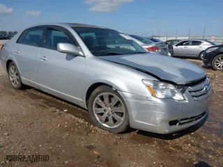 2005 Toyota Avalon XL with VIN 4T1BK36B75U022621, listed as a IAAI auction lot 41714437 with 262,919 mi miles. Bid and sale history available at carsss.com. Image 1.