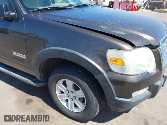 2007 Ford Explorer XLT z VIN 1FMEU63E77UA83607, wystawiony jako IAAI lot #42665029 z przebiegiem 127 542 mil mil oraz . Historia ofert i sprzedaży dostępna na DreamBid. Obrazek 6.