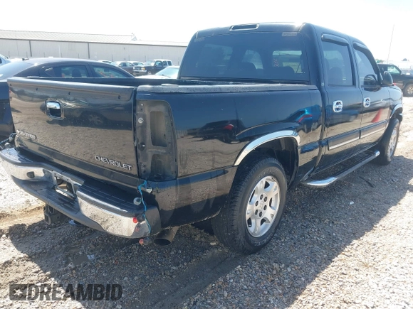 2005 Chevrolet Silverado 1500 LS with VIN 2GCEC13T151401531, listed as a IAAI auction lot 41962535 with 322,265 mi miles. Bid and sale history available at carsss.com. Image 4.