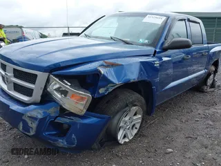 2010 Dodge Dakota Bighorn/Lonestar z VIN 1D7CW3GPXAS116883, wystawiony jako IAAI lot #42329654 z przebiegiem 90 057 mil mil oraz . Historia ofert i sprzedaży dostępna na DreamBid. Obrazek 6.
