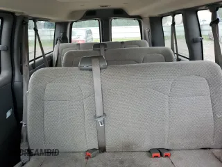 2017 Chevrolet Express Passenger LT z VIN 1GAZGMFG3H1258512, wystawiony jako Copart lot #62822304 z przebiegiem 56 009 mil mil oraz Nie do naprawy • Non repairable. Historia ofert i sprzedaży dostępna na DreamBid. Obrazek 10.