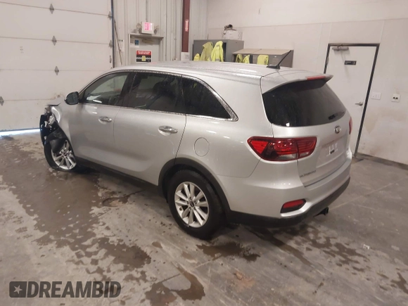 2019 Kia Sorento L z VIN 5XYPG4A3XKG575729, wystawiony jako IAAI lot #41851001 z przebiegiem 105 272 mil mil oraz . Historia ofert i sprzedaży dostępna na DreamBid. Obrazek 3.
