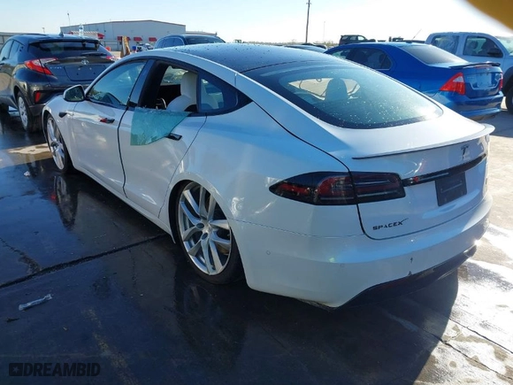 2022 Tesla Model S Plaid with VIN 5YJSA1E63NF483873, listed as a IAAI auction lot 41204003 with 15 mi miles. Bid and sale history available at carsss.com. Image 3.