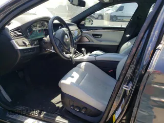 2013 BMW M5 z VIN WBSFV9C50DC774172, wystawiony jako Copart lot #61990854 z przebiegiem Nie podano mil oraz Szkoda całkowita • Salvage title. Historia ofert i sprzedaży dostępna na DreamBid. Obrazek 7.