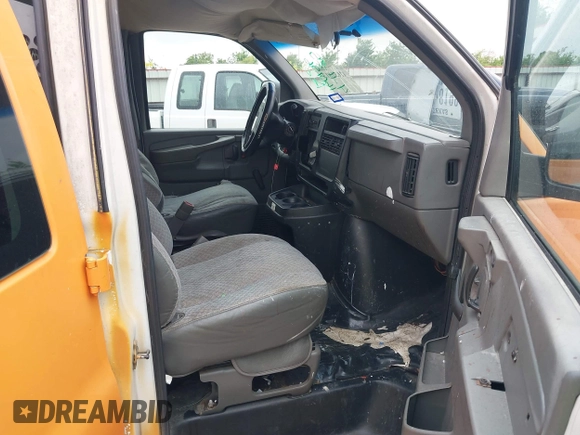 2003 Chevrolet Express Cargo with VIN 1GCGG25V931160516, listed as a IAAI auction lot 42031813 with 233,981 mi miles and . Bid and sale history available at DreamBid. Image 5.