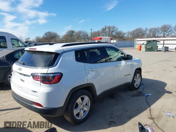 2022 Jeep Compass Latitude with VIN 3C4NJCBB8NT137684, listed as a IAAI auction lot 41391981 with 51,255 mi miles and . Bid and sale history available at carsss.com. Image 4.