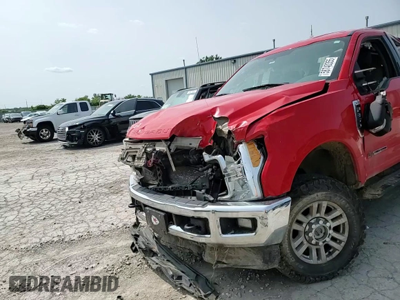 2017 Ford F-350 Platinum z VIN 1FT8W3BTXHEB84436, wystawiony jako Copart lot #58740355 z przebiegiem 167 264 mil mil oraz Szkoda całkowita • Salvage title. Historia ofert i sprzedaży dostępna na DreamBid. Obrazek 14.