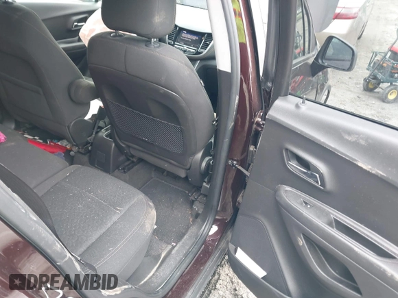 2020 Chevrolet Trax LS with VIN KL7CJKSB2LB349574, listed as a IAAI auction lot 41380404 with 36,855 mi miles. Bid and sale history available at carsss.com. Image 8.
