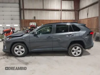 2020 Toyota RAV4 XLE with VIN 2T3P1RFV7LW110207, listed as a IAAI auction lot 41715101 with 57,520 mi miles. Bid and sale history available at carsss.com. Image 14.