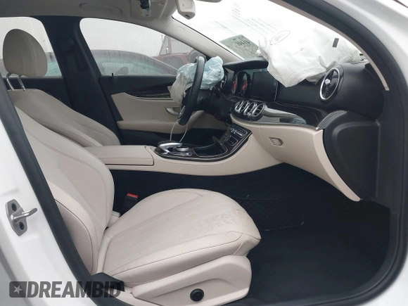 2020 Mercedes-Benz E 350 z VIN W1KZF8DB4LA826368, wystawiony jako IAAI lot #41449930 z przebiegiem 31 319 mil mil oraz . Historia ofert i sprzedaży dostępna na DreamBid. Obrazek 5.