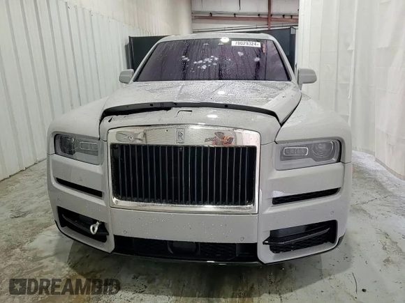 2023 Rolls-Royce Cullinan z VIN SLATV4C09PU215050, wystawiony jako Copart lot #70029324 z przebiegiem 6 055 mil mil oraz Szkoda całkowita • Salvage title. Historia ofert i sprzedaży dostępna na DreamBid. Obrazek 14.