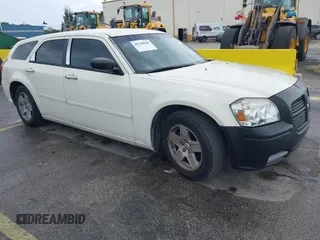 2005 Dodge Magnum SE with VIN 2D4FV48V55H680003, listed as a IAAI auction lot 41720084 with 239,029 mi miles. Bid and sale history available at carsss.com. Image 1.