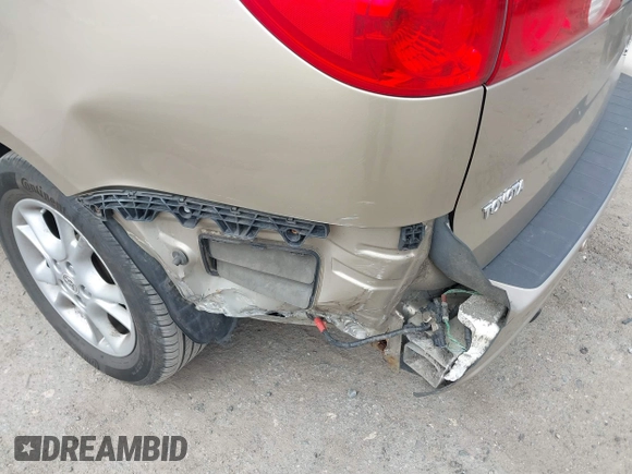 2006 Toyota Sienna XLE with VIN 5TDZA22C16S444422, listed as a IAAI auction lot 42010762 with 186,623 mi miles. Bid and sale history available at carsss.com. Image 6.