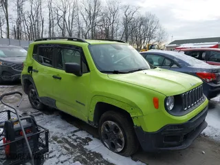 2018 Jeep Renegade Sport with VIN ZACCJBAB4JPH71904, listed as a IAAI auction lot 41411800 with 30,510 mi miles. Bid and sale history available at carsss.com. Image 1.