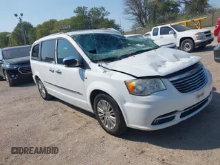 2014 Chrysler Town & Country Touring L with VIN 2C4RC1CG8ER336568, listed as a IAAI auction lot 40264213 with 140,046 mi miles and . Bid and sale history available at carsss.com. Image 1.