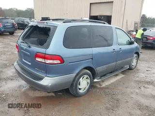 2001 Toyota Sienna LE with VIN 4T3ZF13C21U339020, listed as a IAAI auction lot 40836689 with 157,677 mi miles. Bid and sale history available at carsss.com. Image 4.